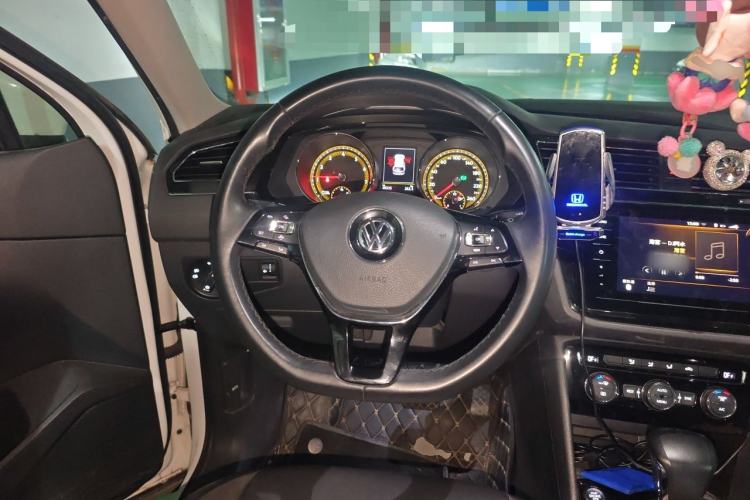 Used Volkswagen Tiguan L 2019 Updated Version 330TSI Automatic Two-Wheel Drive Panoramic Comfort Edition China VI Standard Steering Wheel