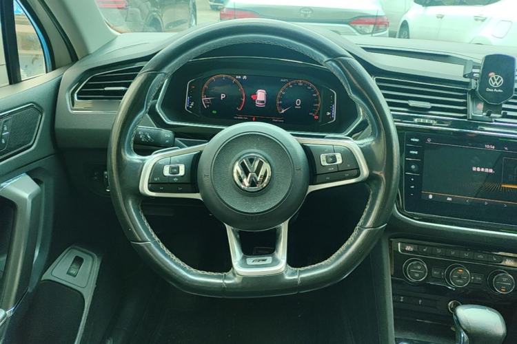 Used Volkswagen Tiguan L 2019 330TSI Automatic Two-Wheel Drive R-Line Flagship Model China VI Standard Steering Wheel