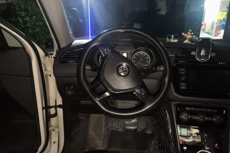 Used Volkswagen Tiguan L 2019 330TSI Automatic Two-Wheel Drive Smart Luxury Version China VI Standard Steering Wheel