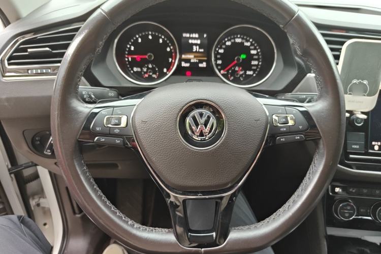 Used Volkswagen Tiguan L 2019 330TSI Automatic Two-Wheel Drive Smart Luxury Version China VI Standard Steering Wheel
