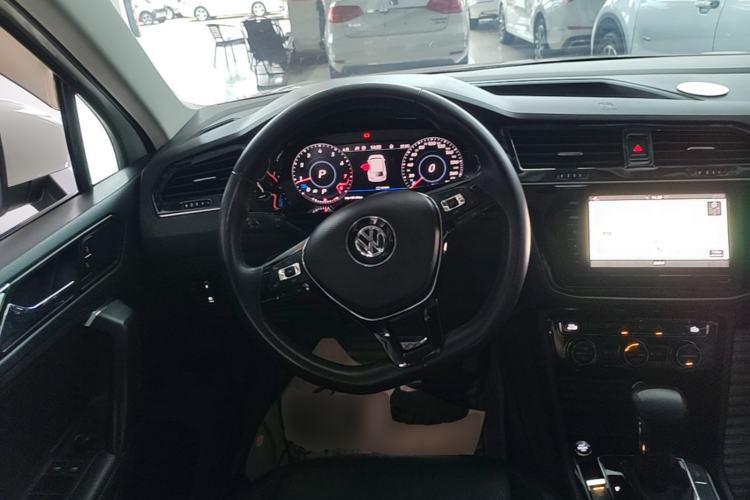 Used Volkswagen Tiguan L 2019 Updated Version 330TSI Automatic Two-Wheel Drive Panoramic Comfort Edition China VI Standard Steering Wheel