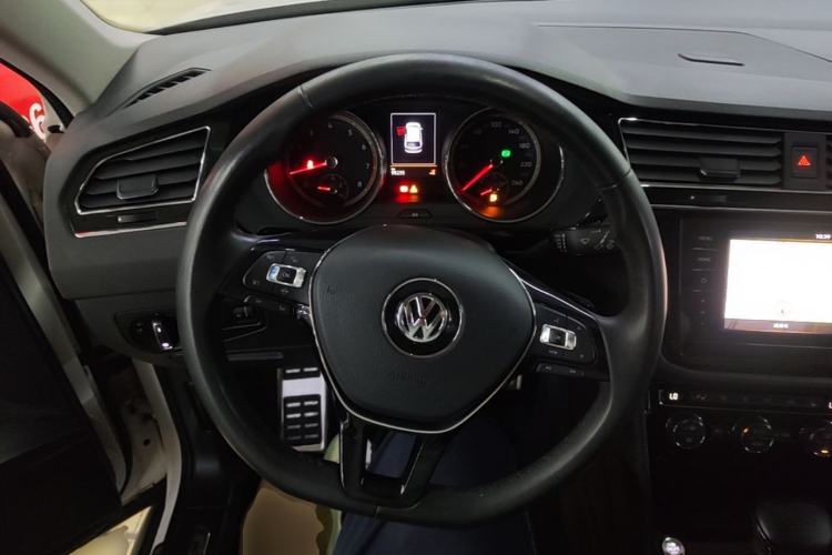 Used Volkswagen Tiguan L 2019 Revised 330TSI Automatic Two-Wheel Drive Smart & Luxury Edition China VI Standard Steering Wheel