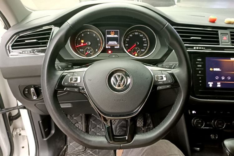 Used Volkswagen Tiguan L 2019 Updated Version 330TSI Automatic Two-Wheel Drive Panoramic Comfort Edition China VI Standard Steering Wheel