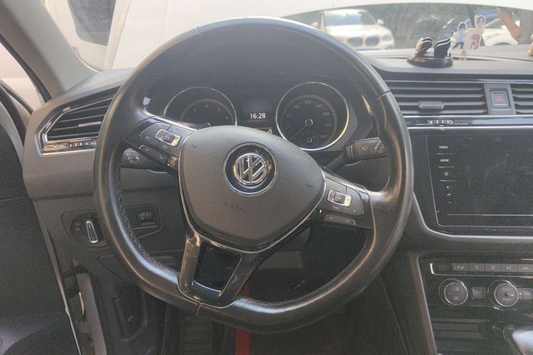 Used Volkswagen Tiguan L 2019 330TSI Automatic Two-Wheel Drive Smart Luxury Version China VI Standard Steering Wheel