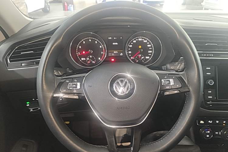 Used Volkswagen Tiguan L 2019 330TSI Automatic Two-Wheel Drive Smart Luxury Version China V Emission Standard Steering Wheel