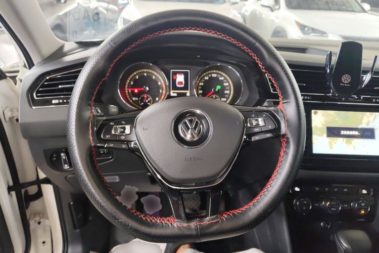 Used Volkswagen Tiguan L 2019 Updated Version 330TSI Automatic Two-Wheel Drive Panoramic Comfort Edition China VI Standard Steering Wheel