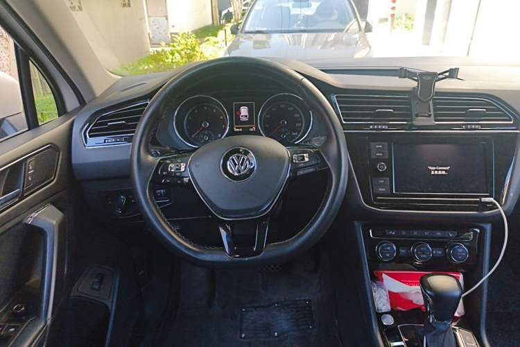 Used Volkswagen Tiguan L 2019 330TSI Automatic Two-Wheel Drive Smart Luxury Version China VI Standard Steering Wheel