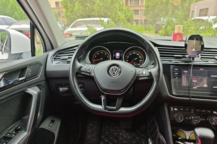 Used Volkswagen Tiguan L 2019 Revised 330TSI Automatic Two-Wheel Drive Smart & Luxury Edition China VI Standard Steering Wheel