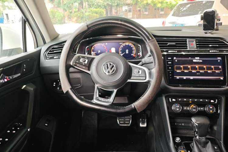 Used Volkswagen Tiguan L 2019 Restyled 330TSI Automatic Two-Wheel Drive R-Line Flagship Version China VI Standard Steering Wheel