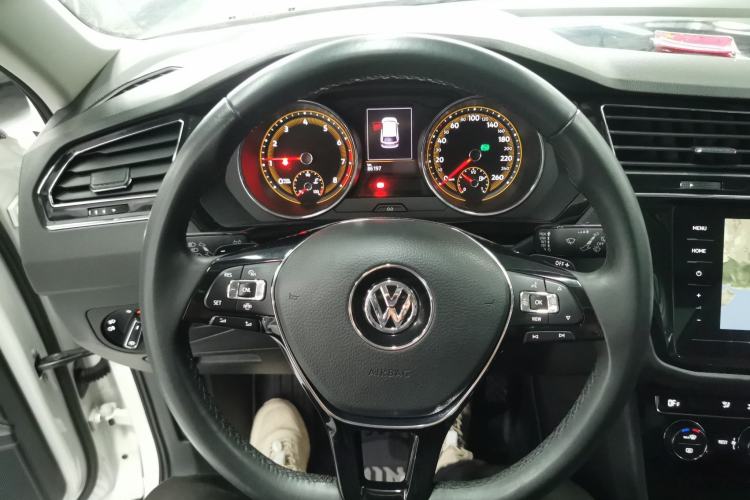 Used Volkswagen Tiguan L 2019 Updated Version 330TSI Automatic Two-Wheel Drive Panoramic Comfort Edition China VI Standard Steering Wheel