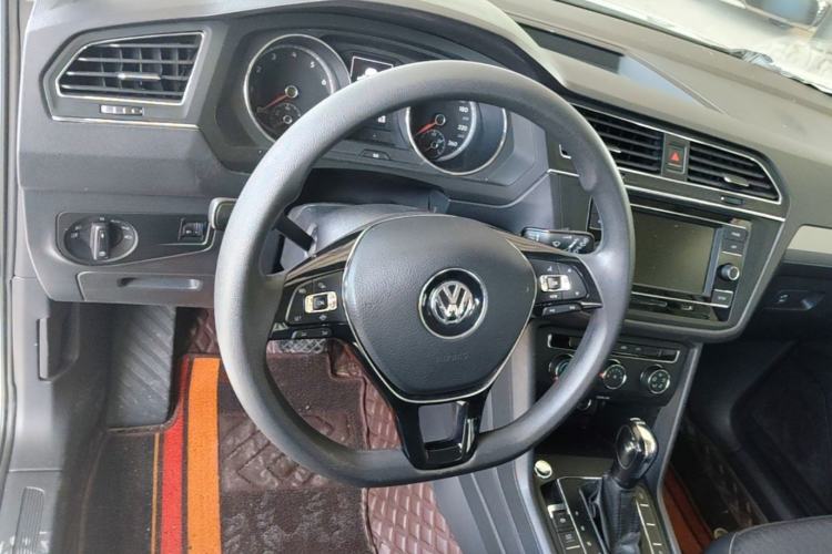 Used Volkswagen Tiguan L 2019 330TSI Automatic Two-Wheel Drive Luxury Edition China V Standard Steering Wheel