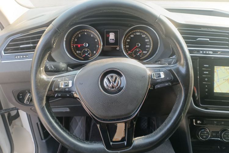 Used Volkswagen Tiguan L 2019 Updated Version 330TSI Automatic Two-Wheel Drive Panoramic Comfort Edition China VI Standard Steering Wheel