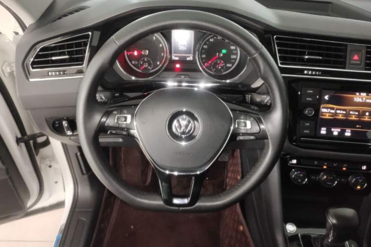 Used Volkswagen Tiguan L 2019 330TSI Automatic Two-Wheel Drive Panoramic Comfort Edition China V Standard Steering Wheel