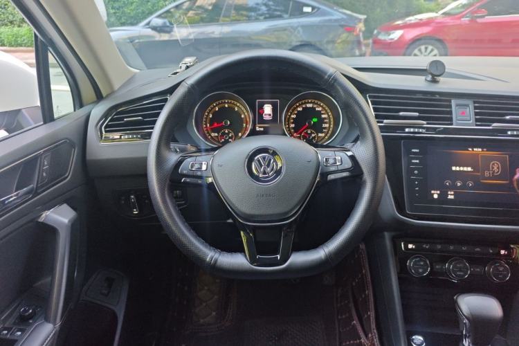Used Volkswagen Tiguan L 2019 Revised 330TSI Automatic Two-Wheel Drive Smart & Luxury Edition China VI Standard Steering Wheel