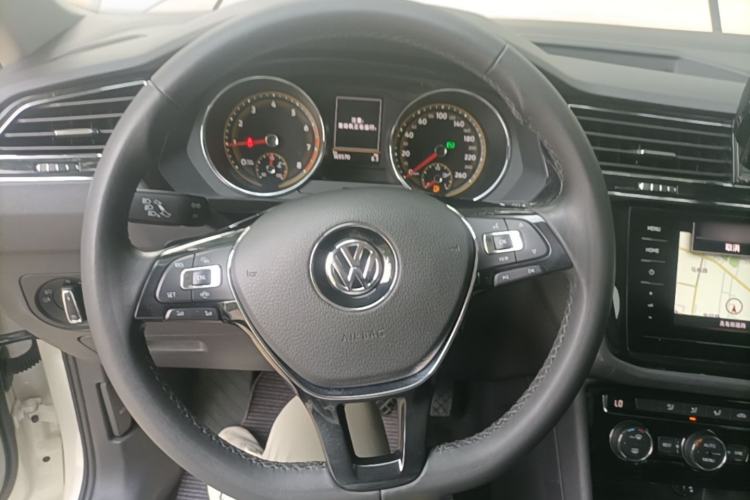 Used Volkswagen Tiguan L 2019 Revised Version 280TSI Automatic Two-Wheel Drive Panoramic Comfort Edition China VI Standard Steering Wheel