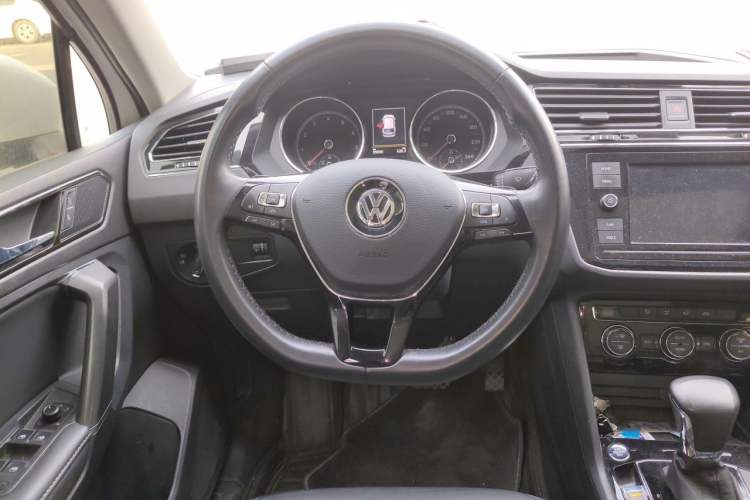 Used Volkswagen Tiguan L 2019 280TSI Automatic Two-Wheel Drive Panoramic Comfort Edition China V Standard Steering Wheel
