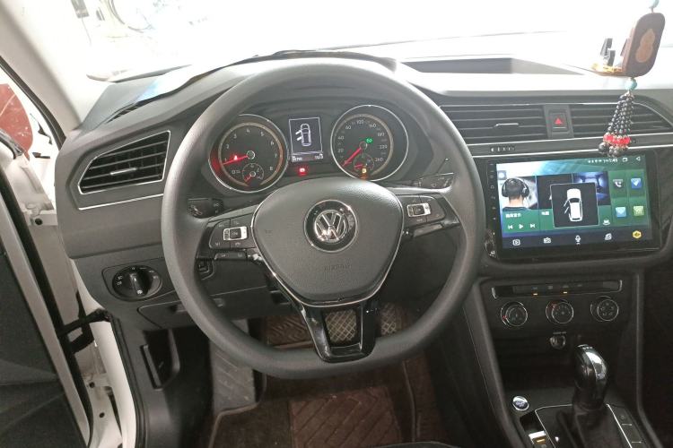 Used Volkswagen Tiguan L 2019 330TSI Automatic Two-Wheel Drive Luxury Edition China VI Standard Steering Wheel
