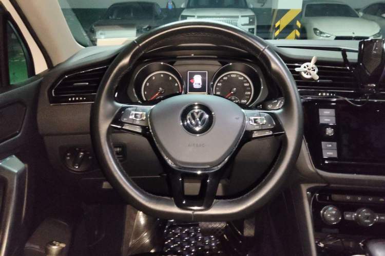 Used Volkswagen Tiguan L 2019 330TSI Automatic Two-Wheel Drive Panoramic Comfort Edition China V Standard Steering Wheel