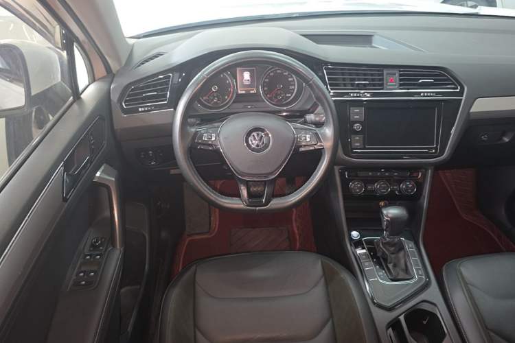 Used Volkswagen Tiguan L 2019 330TSI Automatic Two-Wheel Drive Panoramic Comfort Edition China VI Standard Steering Wheel
