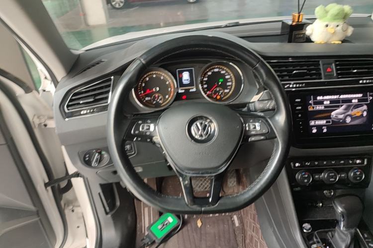 Used Volkswagen Tiguan L 2019 Revised 330TSI Automatic Two-Wheel Drive Smart & Luxury Edition China VI Standard Steering Wheel