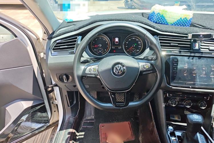 Used Volkswagen Tiguan L 2019 Revised Version 330TSI Automatic Two-Wheel Drive Panoramic Comfort Edition China V Standard Steering Wheel