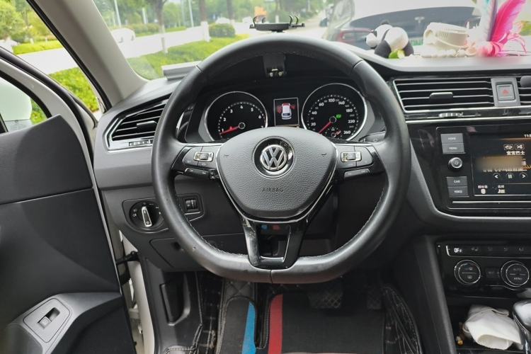 Used Volkswagen Tiguan L 2019 330TSI Automatic Two-Wheel Drive Smart Luxury Version China V Emission Standard Steering Wheel