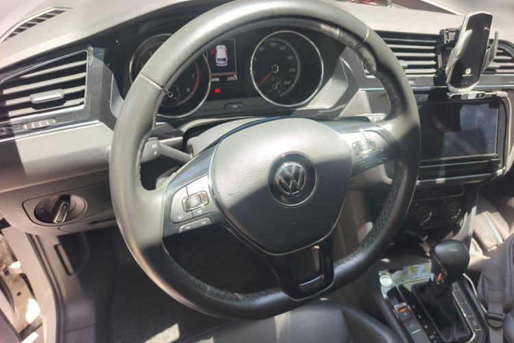 Used Volkswagen Tiguan L 2019 330TSI Automatic Two-Wheel Drive Panoramic Comfort Edition China V Standard Steering Wheel