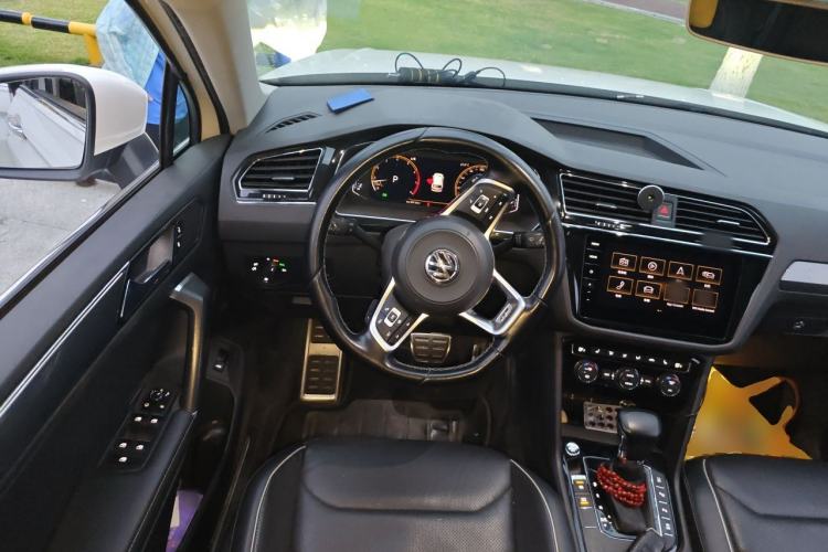 Used Volkswagen Tiguan L 2019 330TSI Automatic Two-Wheel Drive R-Line Flagship Model China VI Standard Steering Wheel