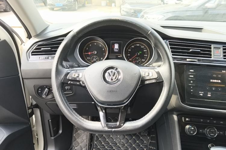 Used Volkswagen Tiguan L 2019 Updated Version 330TSI Automatic Two-Wheel Drive Panoramic Comfort Edition China VI Standard Steering Wheel