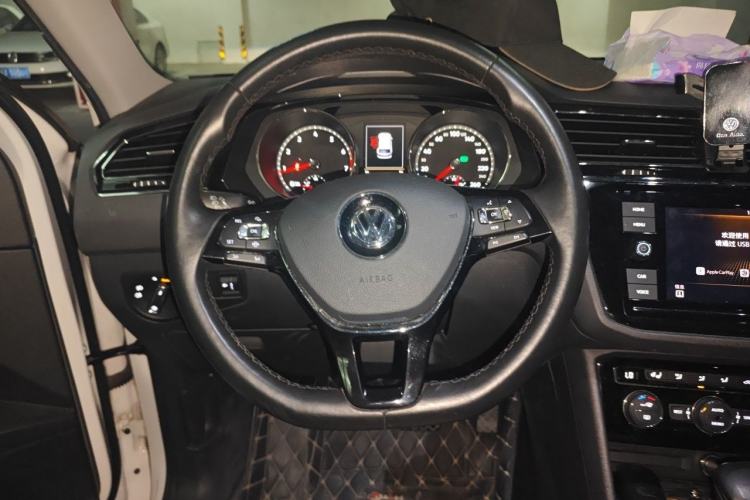 Used Volkswagen Tiguan L 2019 330TSI Automatic Two-Wheel Drive Smart Luxury Version China V Emission Standard Steering Wheel