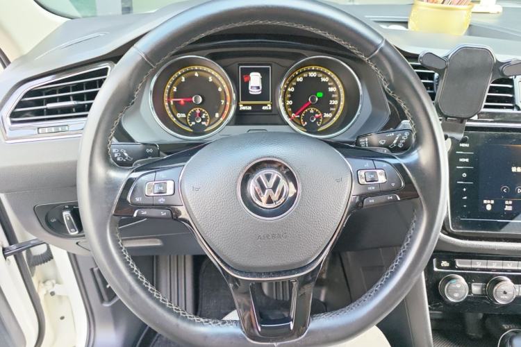 Used Volkswagen Tiguan L 2019 330TSI Automatic Two-Wheel Drive Panoramic Comfort Edition China VI Standard Steering Wheel