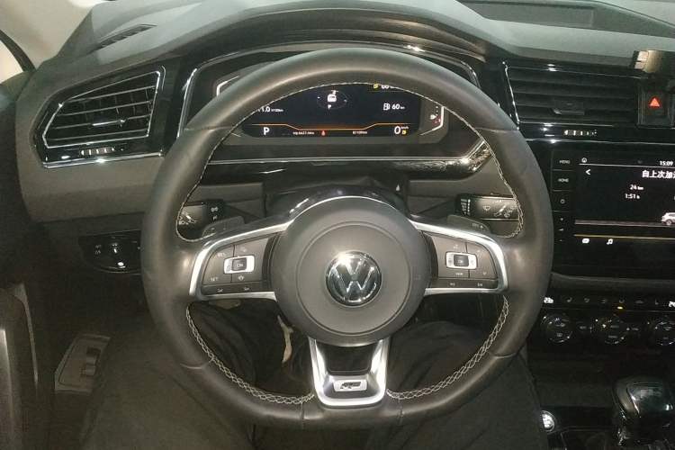 Used Volkswagen Tiguan L 2019 330TSI Automatic Two-Wheel Drive R-Line Flagship Model China VI Standard Steering Wheel