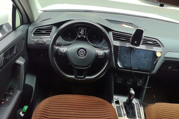 Used Volkswagen Tiguan L 2019 330TSI Automatic Two-Wheel Drive Luxury Edition China VI Standard Steering Wheel