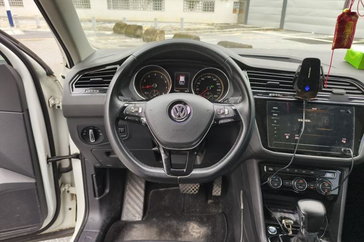 Used Volkswagen Tiguan L 2019 Updated Version 330TSI Automatic Two-Wheel Drive Panoramic Comfort Edition China VI Standard Steering Wheel