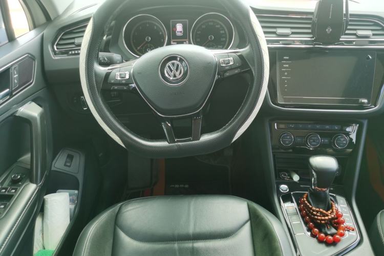 Used Volkswagen Tiguan L 2019 Revised Version 330TSI Automatic Two-Wheel Drive Intelligent Luxury Edition China V Standard Steering Wheel