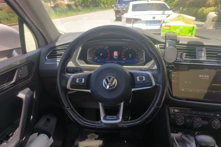 Used Volkswagen Tiguan L 2019 330TSI Automatic Two-Wheel Drive R-Line Flagship Model China VI Standard Steering Wheel