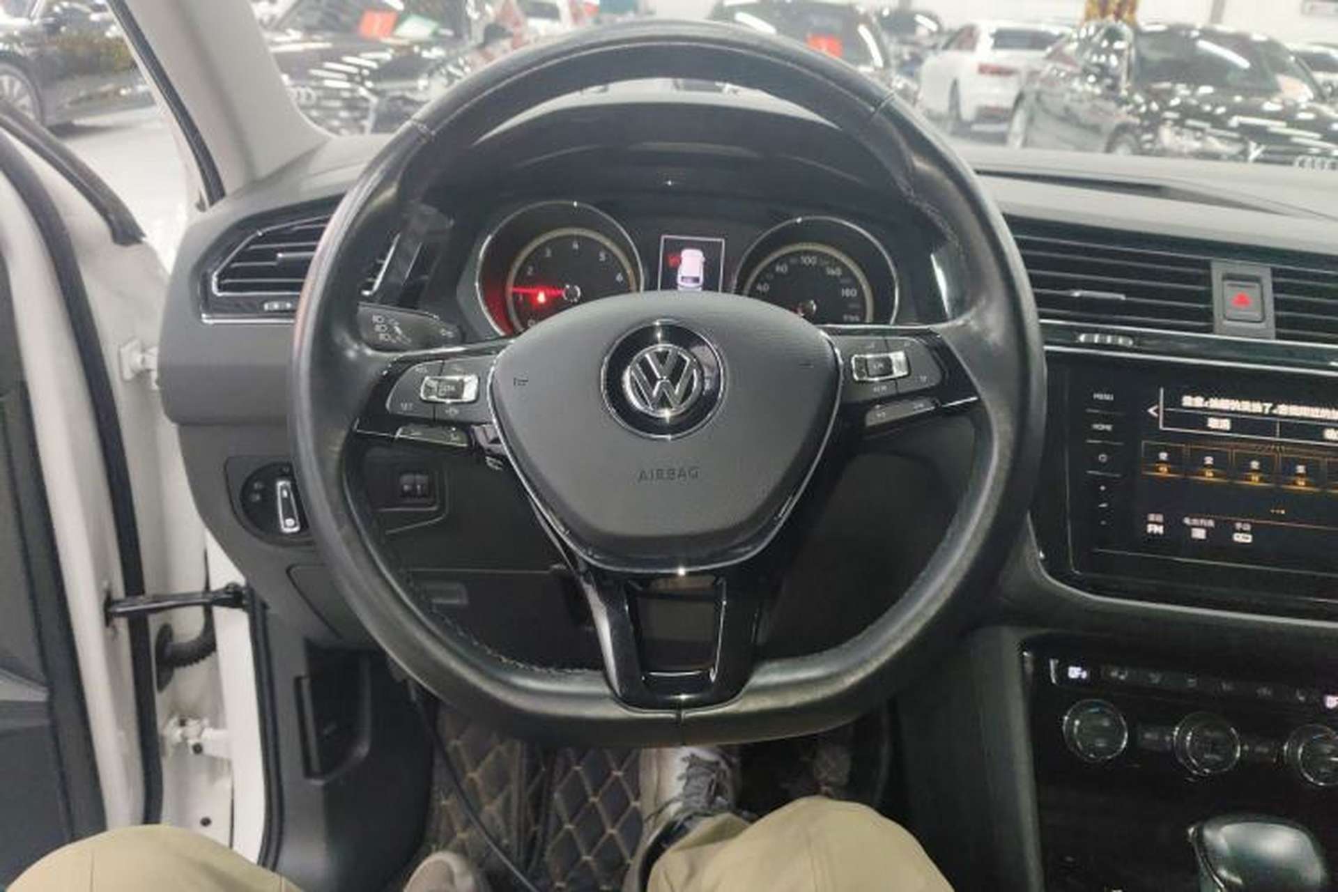 Used Volkswagen Tiguan L 2019 Revised 330TSI Automatic Two-Wheel Drive Smart & Luxury Edition China VI Standard Steering Wheel