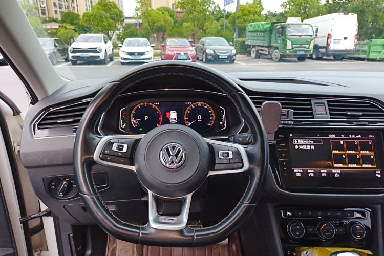 Used Volkswagen Tiguan L 2019 330TSI Automatic Two-Wheel Drive R-Line Flagship Model China VI Standard Steering Wheel