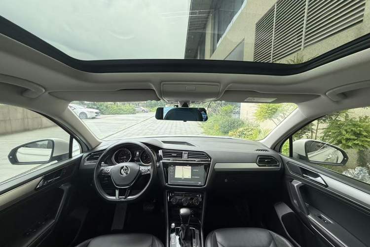 Used Volkswagen Tiguan L 2019 Updated Version 330TSI Automatic Two-Wheel Drive Panoramic Comfort Edition China VI Standard Steering Wheel