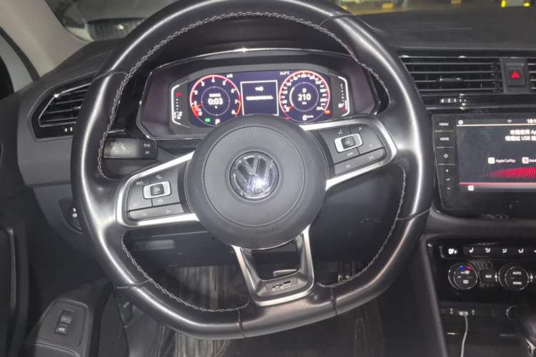 Used Volkswagen Tiguan L 2019 330TSI Automatic Two-Wheel Drive R-Line Flagship Model China VI Standard Steering Wheel