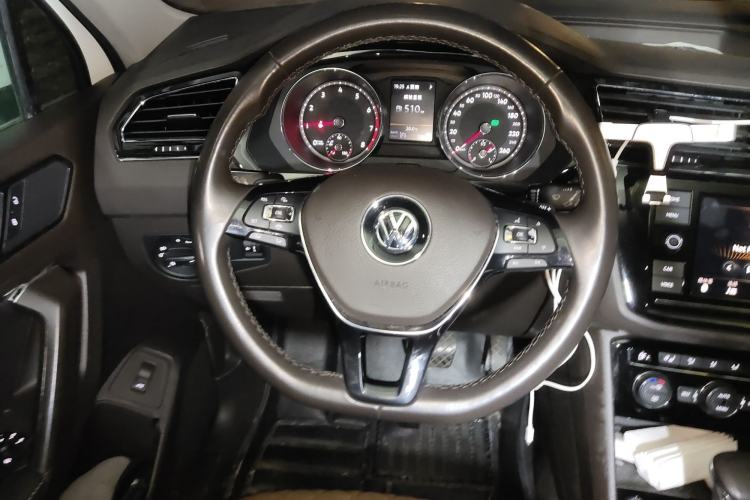 Used Volkswagen Tiguan L 2019 330TSI Automatic Two-Wheel Drive Smart Luxury Version China V Emission Standard Steering Wheel