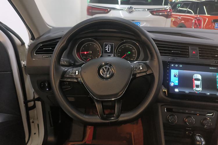 Used Volkswagen Tiguan L 2019 330TSI Automatic Two-Wheel Drive Luxury Edition China V Standard Steering Wheel
