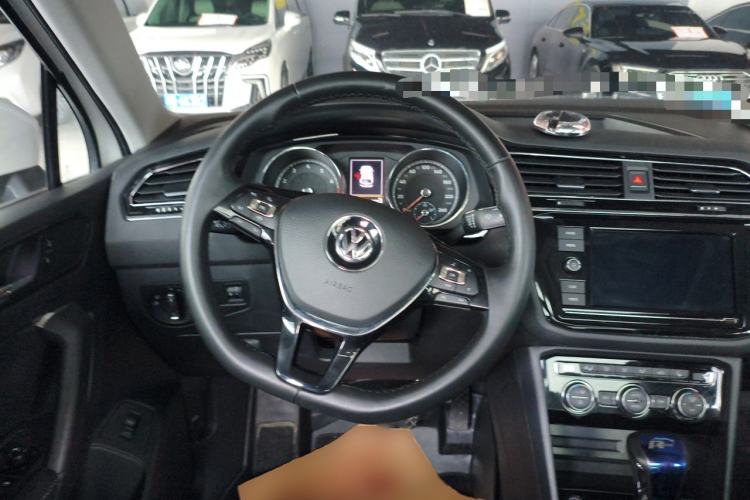 Used Volkswagen Tiguan L 2019 330TSI Automatic Two-Wheel Drive Smart Luxury Version China VI Standard Steering Wheel