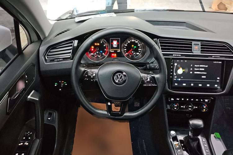 Used Volkswagen Tiguan L 2019 330TSI Automatic Two-Wheel Drive Smart Luxury Version China V Emission Standard Steering Wheel