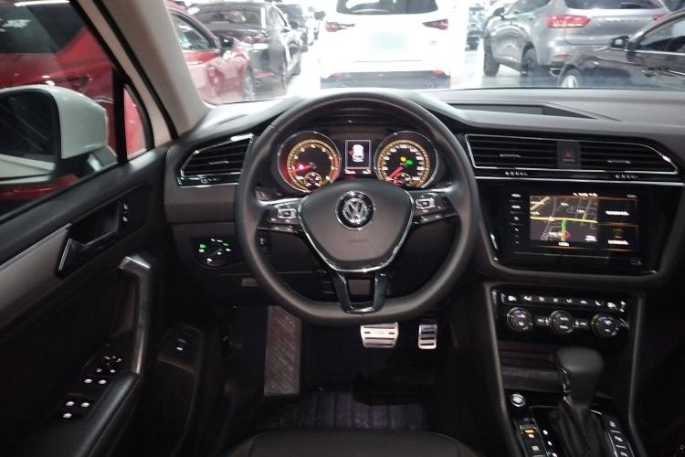 Used Volkswagen Tiguan L 2019 Revised 330TSI Automatic Two-Wheel Drive Smart & Luxury Edition China VI Standard Steering Wheel