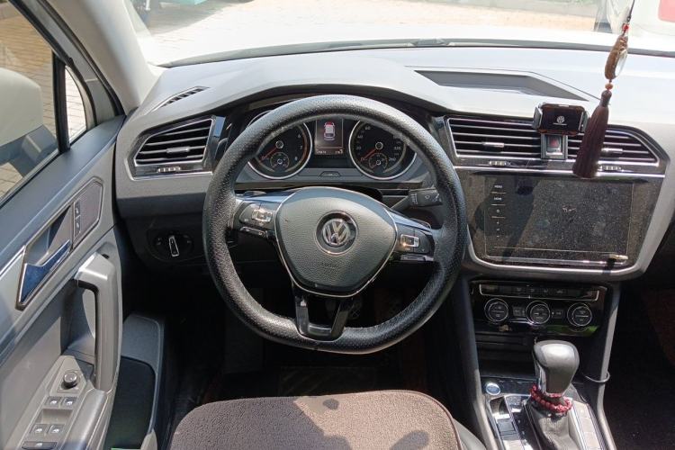 Used Volkswagen Tiguan L 2019 Revised Version 280TSI Automatic Two-Wheel Drive Panoramic Comfort Edition China V Standard Steering Wheel