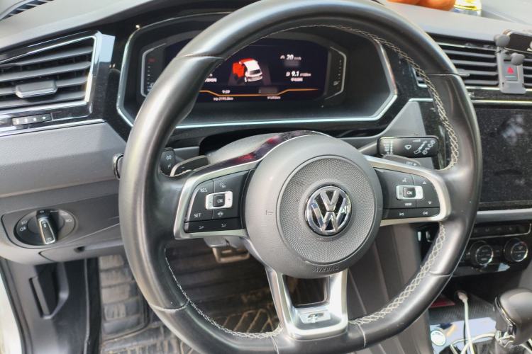 Used Volkswagen Tiguan L 2019 330TSI Automatic Two-Wheel Drive R-Line Flagship Model China VI Standard Steering Wheel