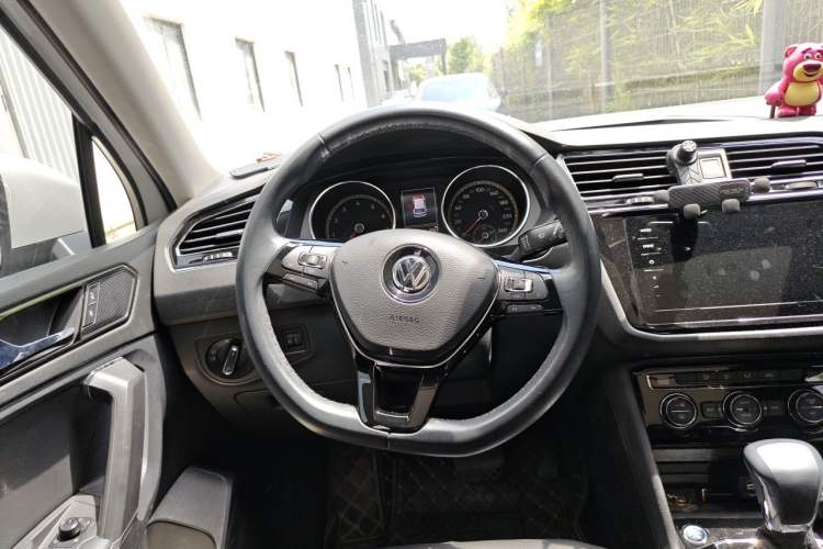 Used Volkswagen Tiguan L 2019 Updated Version 330TSI Automatic Two-Wheel Drive Panoramic Comfort Edition China VI Standard Steering Wheel