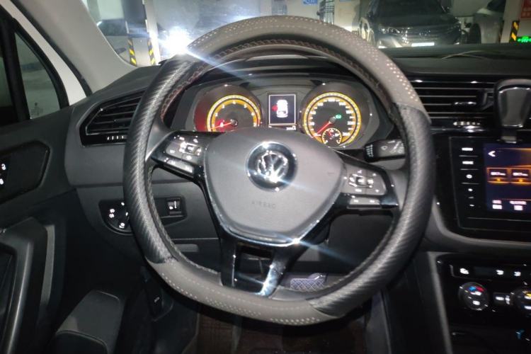 Used Volkswagen Tiguan L 2019 Updated Version 330TSI Automatic Two-Wheel Drive Panoramic Comfort Edition China VI Standard Steering Wheel