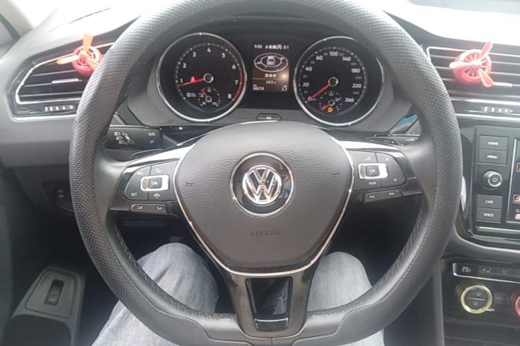 Used Volkswagen Tiguan L 2019 330TSI Automatic Two-Wheel Drive Smart Luxury Version China V Emission Standard Steering Wheel
